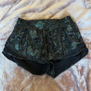 Lululemon Run Hotty Hot Low-Rise Shorts 2.5”